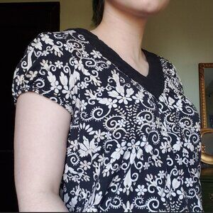 Gorgeous funky patterned V-neck top